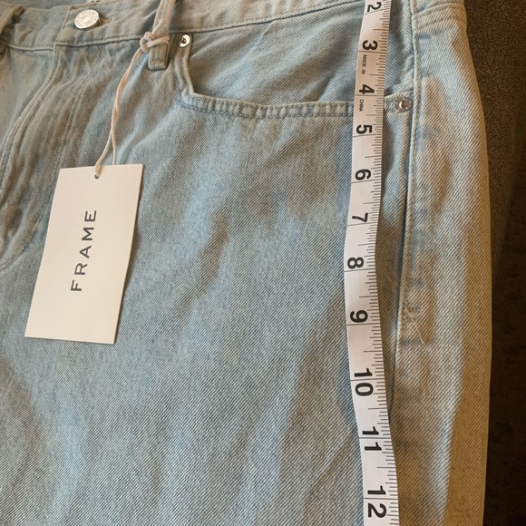 New with tag Frame Denim Mid Rise Le Bridgette Two Tone Shorts. Retail $198 - Picture 9 of 10